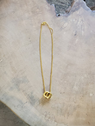 Linked Ring Pendant Chain Necklace